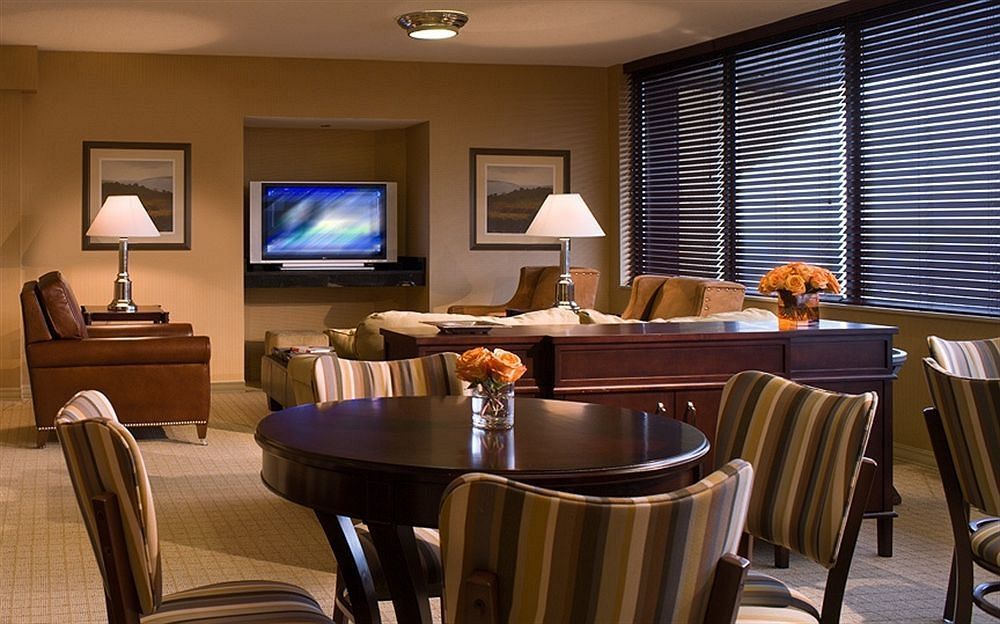 Delta Hotels By Marriott Cincinnati شارونفيل المظهر الخارجي الصورة